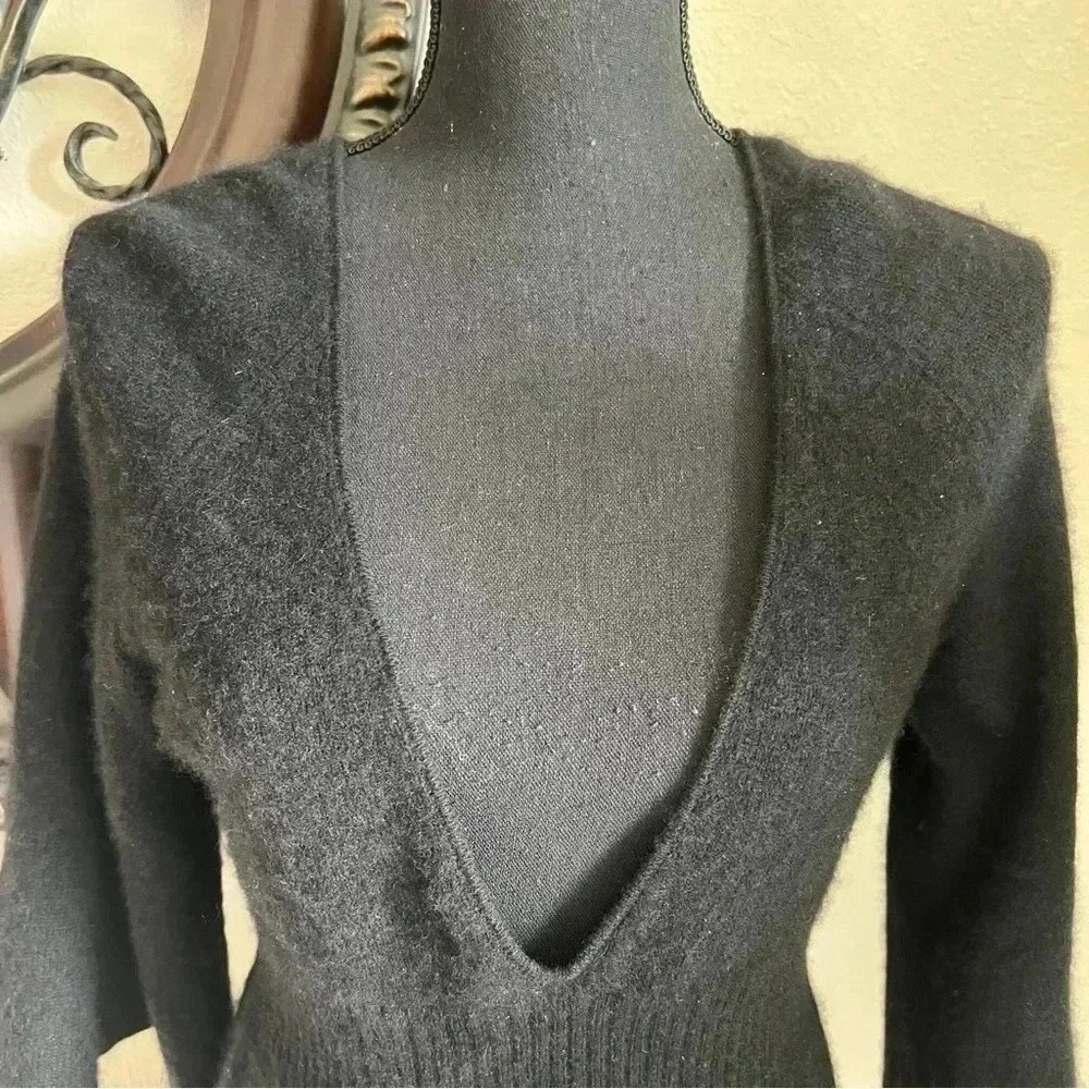 Aqua Women’s Black Low Cut 3/4 Bell Sleeve 100% Cashmere Sweater Jumper Medium - Picture 3 of 14